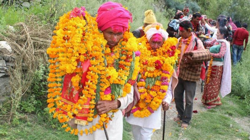 डोल्पाको त्रिपुराकोट गाउँवासी आफ्नै साइतमा लाउँछन् दसैँको टीको